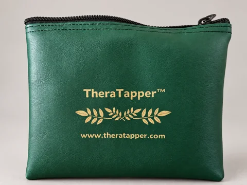 נרתיק ירוק של TheraTapper עם רוכסן